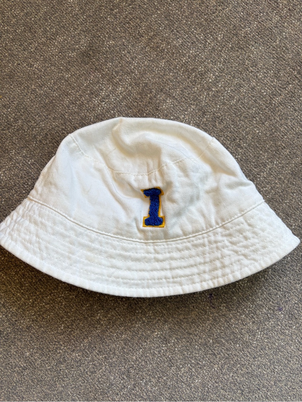 Zara toddler bucket hat letter “i”